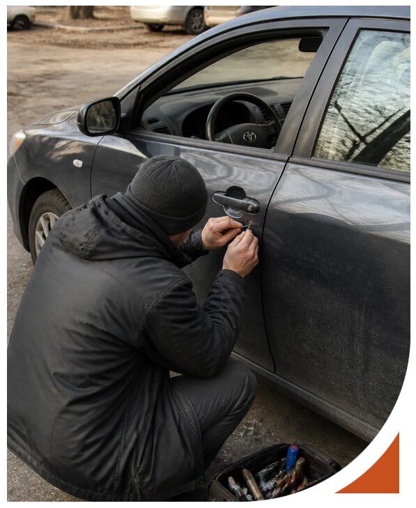 Профессиональное вскрытие автомобиля Тойота без повреждений в Евпатории